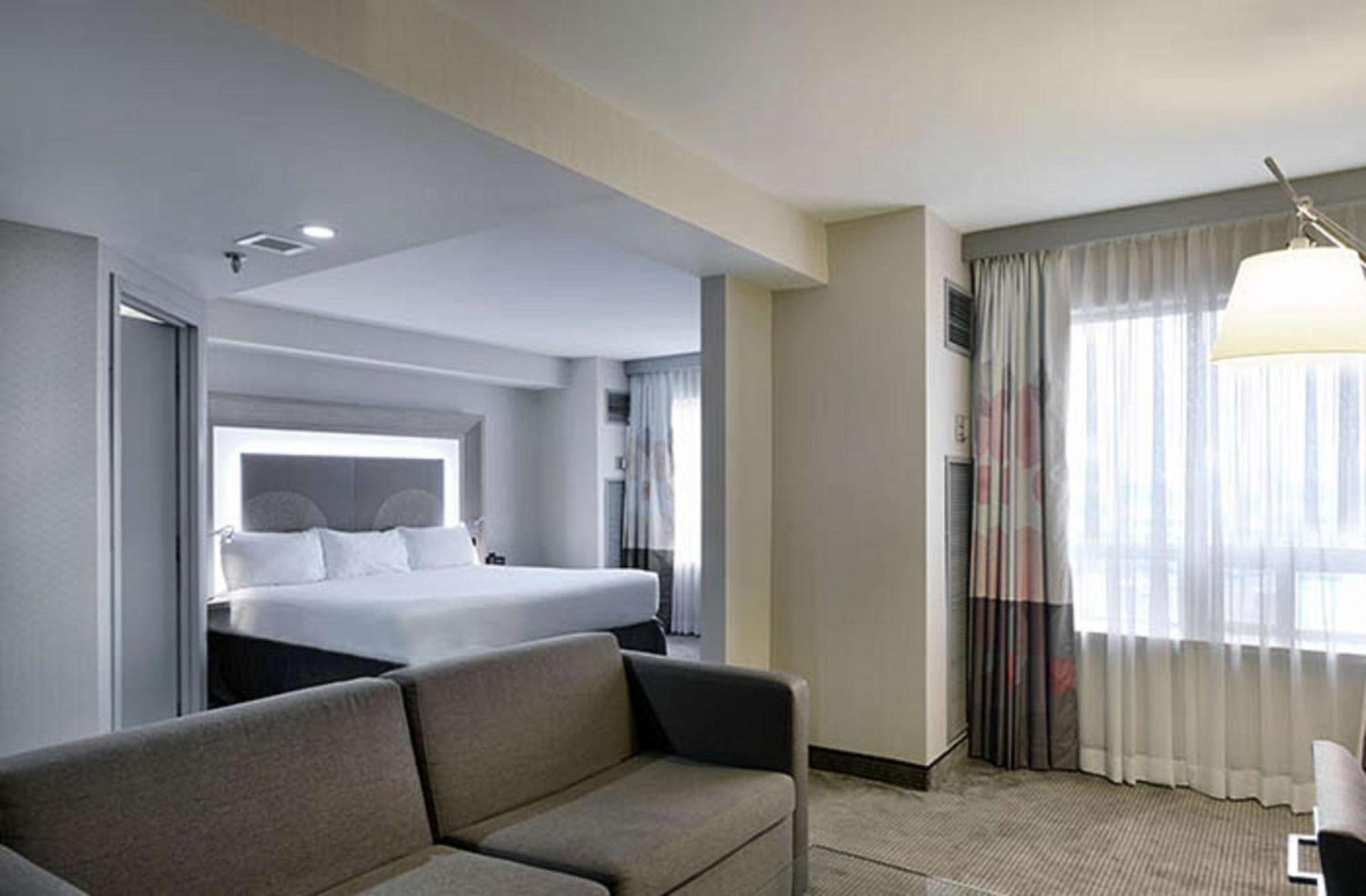 Doubletree By Hilton Ottawa Downtown Hotell Exteriör bild