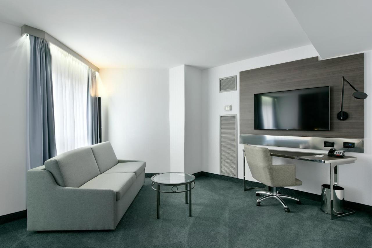 Doubletree By Hilton Ottawa Downtown Hotell Exteriör bild