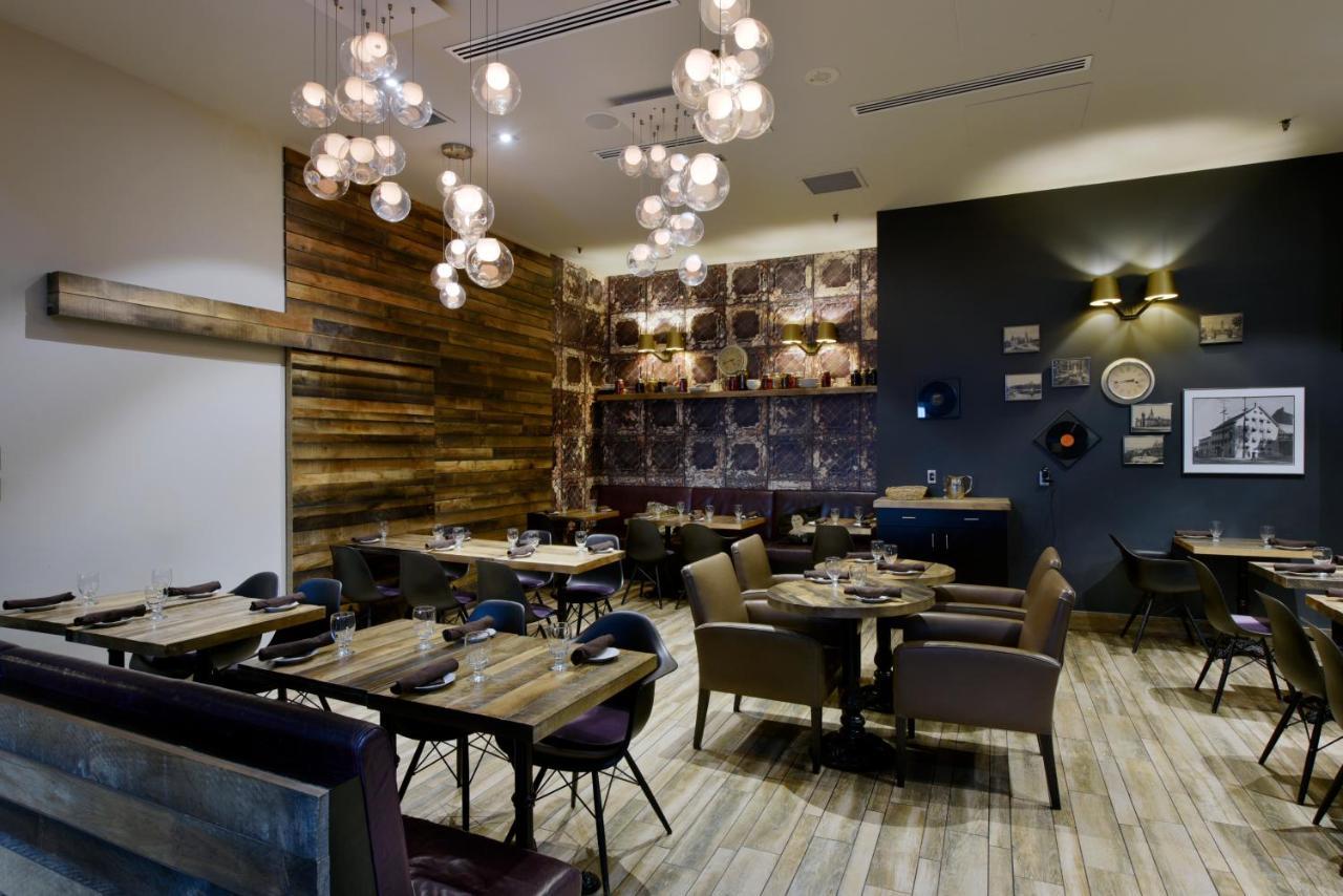 Doubletree By Hilton Ottawa Downtown Hotell Exteriör bild