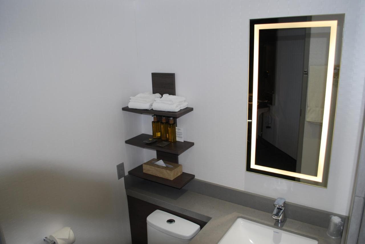 Doubletree By Hilton Ottawa Downtown Hotell Exteriör bild